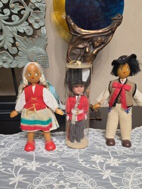 Vintage-Inspired Wooden Doll Set with Red & Cream Costumes Bundle